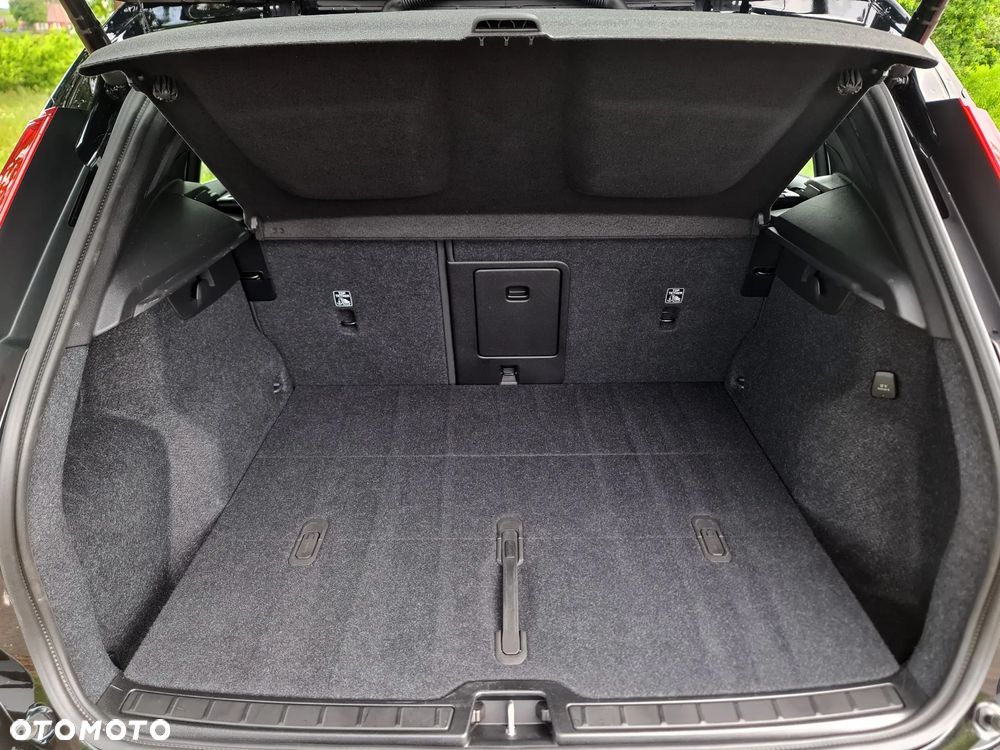 Volvo XC 40 B3 B DKG Ultra Black Edition - 13