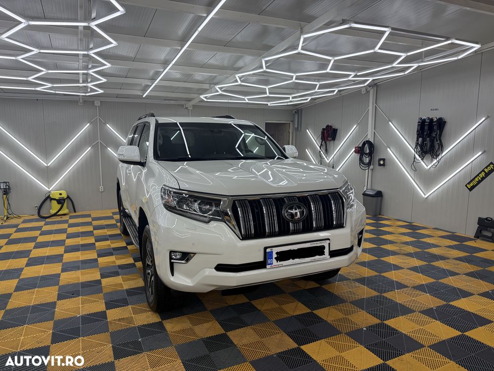 Toyota Land Cruiser - 2