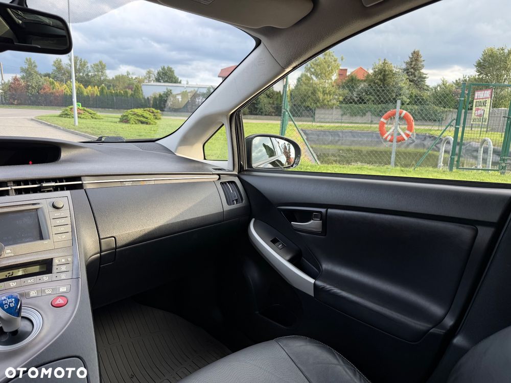 Toyota Prius 1.8 HSD Prestige - 12