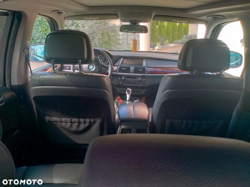 BMW X5 4.8i - 19