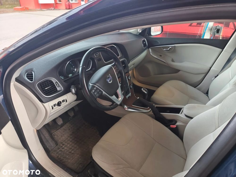 Volvo V40 D4 Momentum - 1