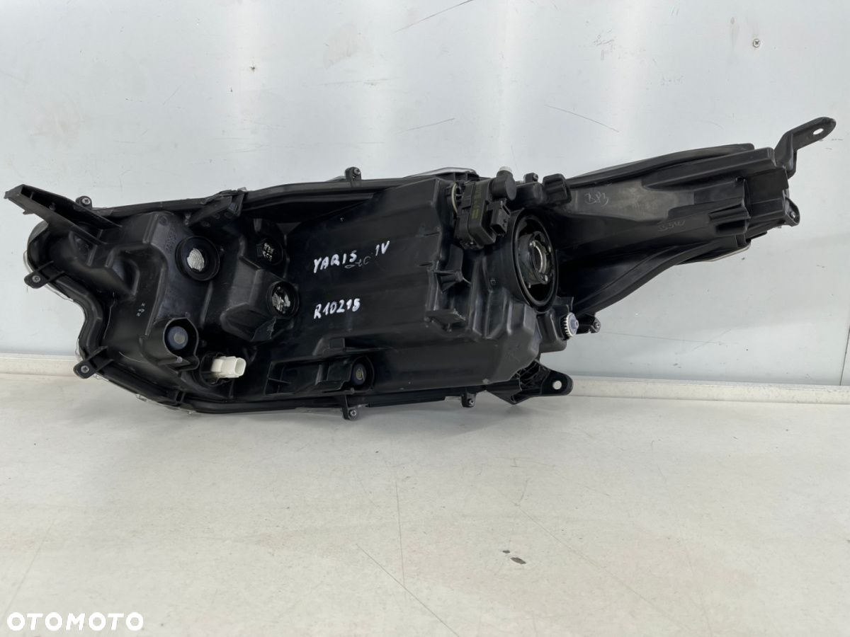 Lampa reflektor Toyota Yaris IV 4 19r.-> prawa przednia oryginał - 10