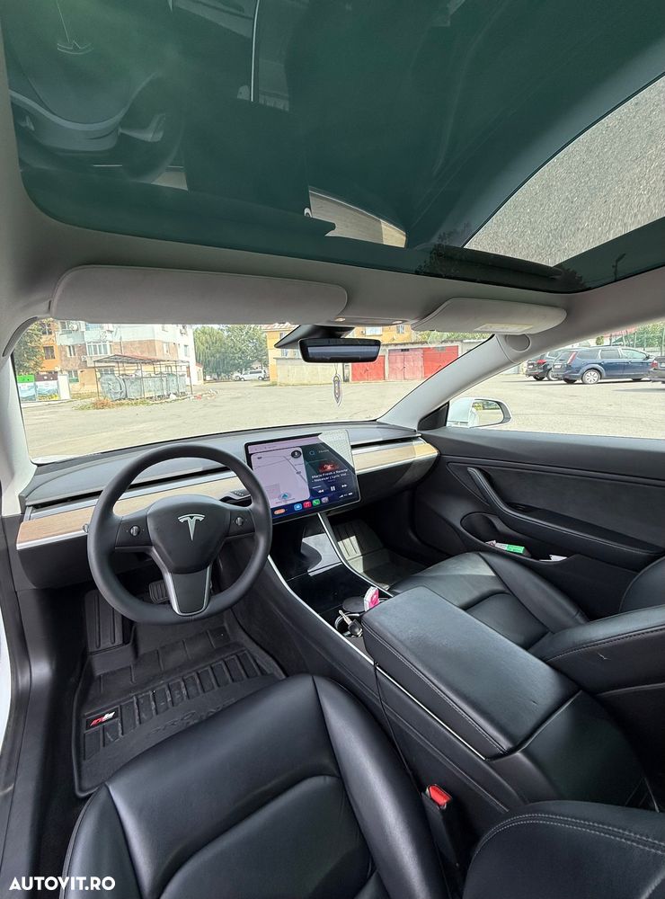 Tesla Model 3 - 8