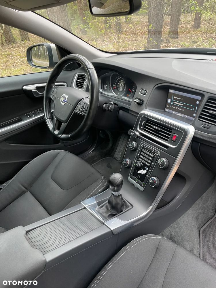 Volvo V60 D2 Edition - 14