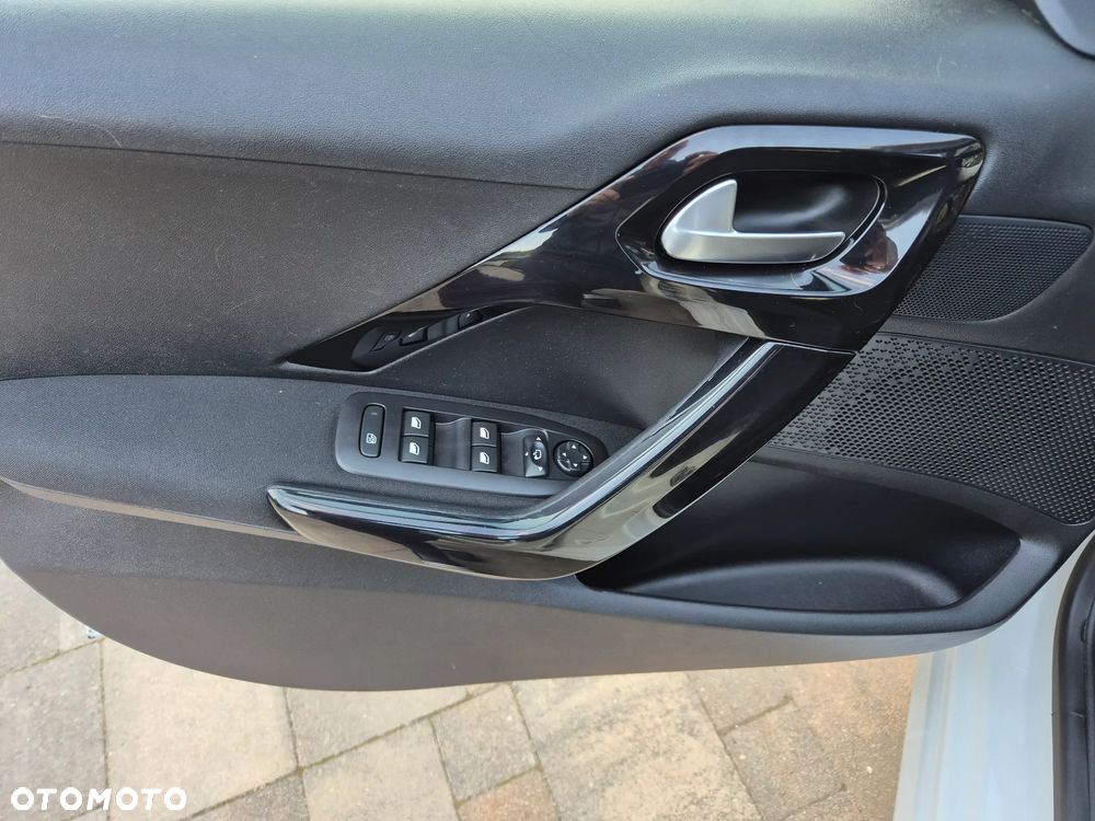 Peugeot 208 PureTech 82 Start & Stop Tech Edition - 17