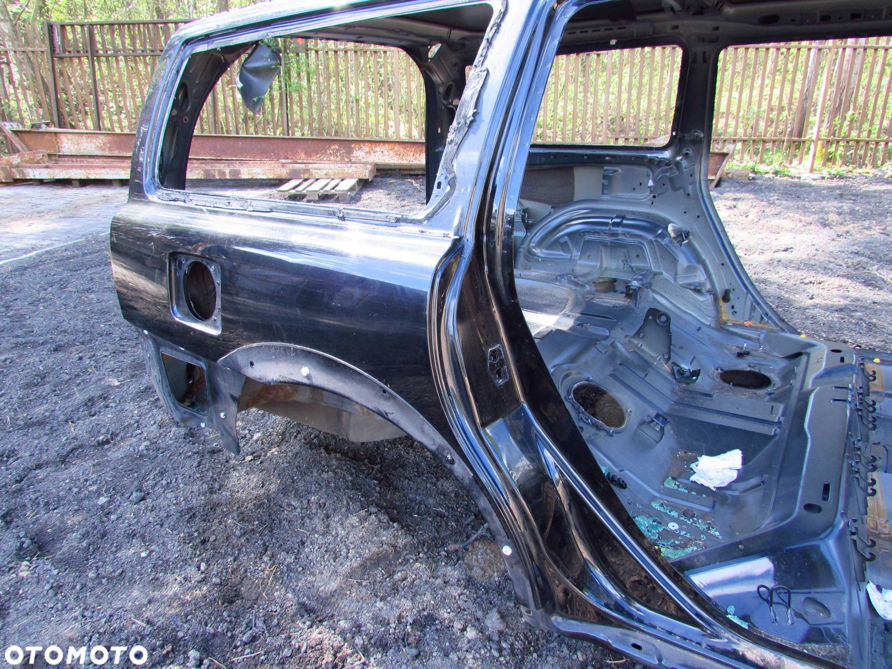 VOLVO V70 II XC70 99-09 CWIARTKA BLOTNIK POSZYCIE TYL PRAWA 452-26 - 2