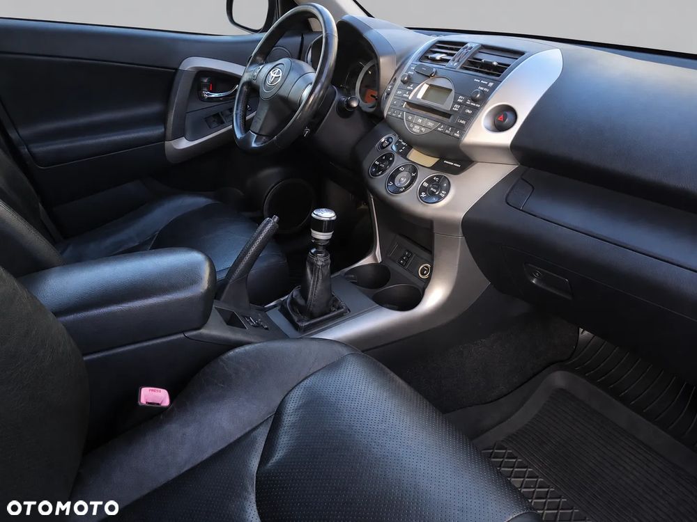 Toyota RAV4 - 7