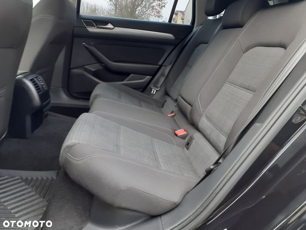 Volkswagen Passat - 25