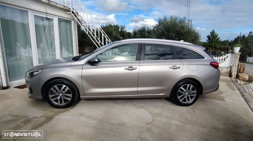 Hyundai i30 SW 1.6 CRDi Style+Navi - 4