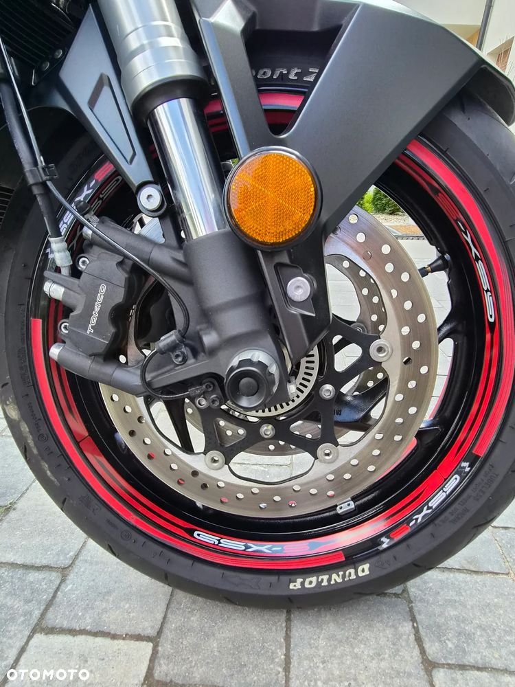Suzuki GSX - 21