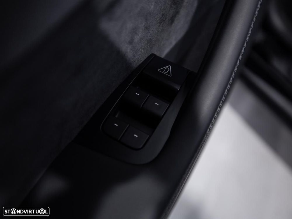Tesla Model Y Long Range Dual Motor AWD - 18