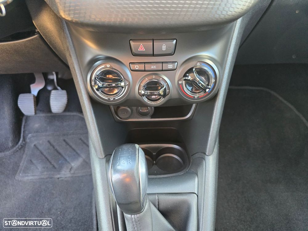 Peugeot 208 1.2 PureTech Signature - 24