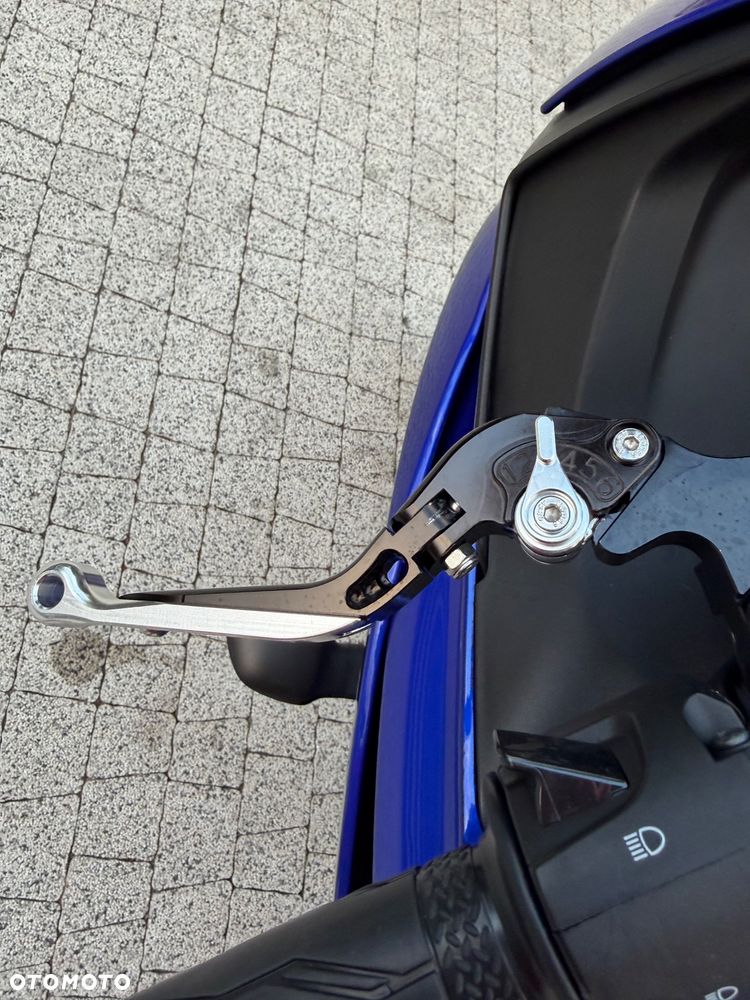 Yamaha R3 - 25