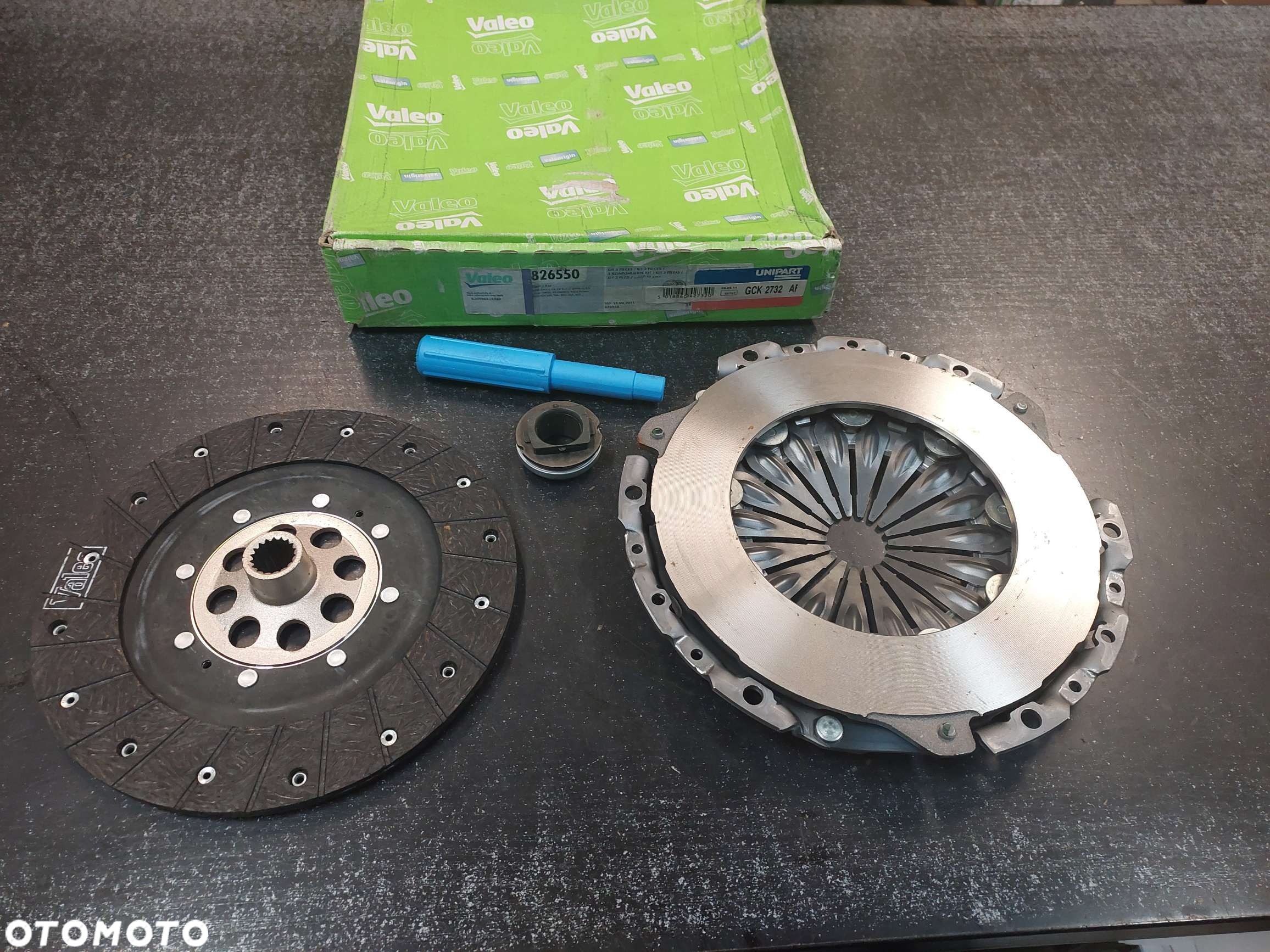 Zestaw sprzęgła z łożyskiem wyciskowym (225mm) sprzęgło  CITROEN C3 I, C4, C4 I, C5 II, XSARA PICASSO; PEUGEOT 206, 207, 307, 407 1.6D/2.0D 08.00- - 1
