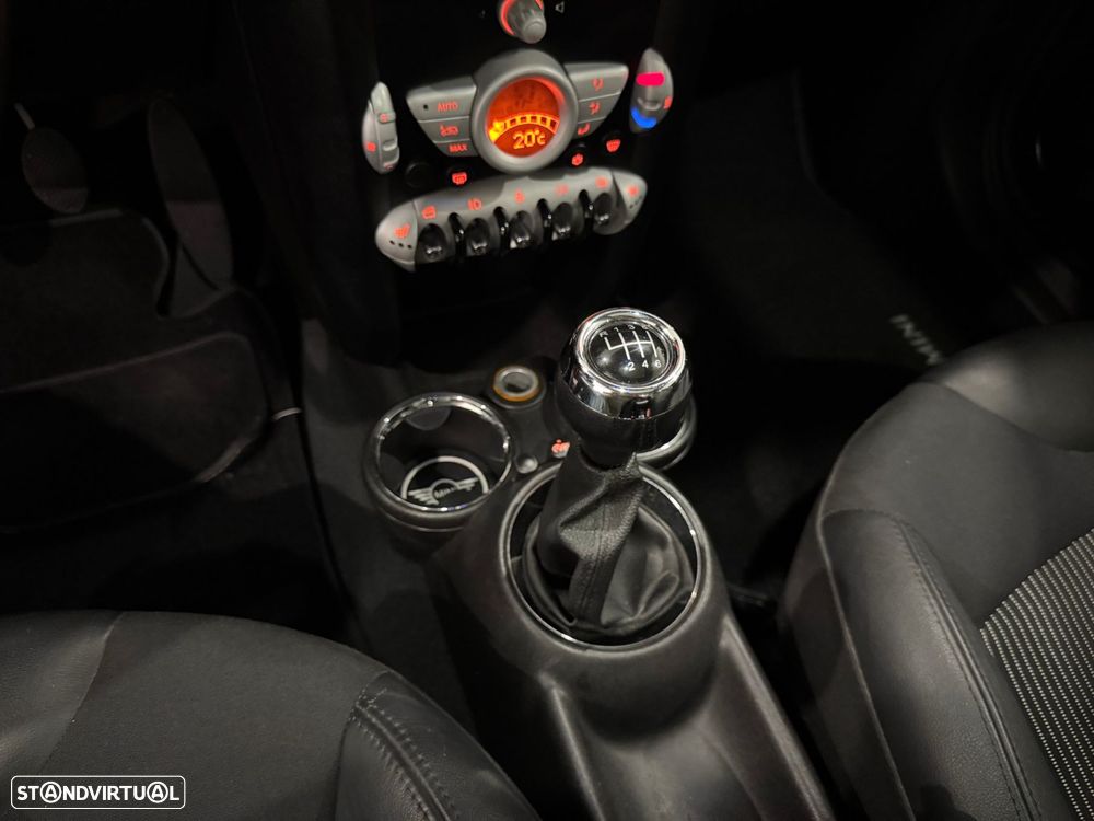 MINI 3 Portas Cooper D - 32