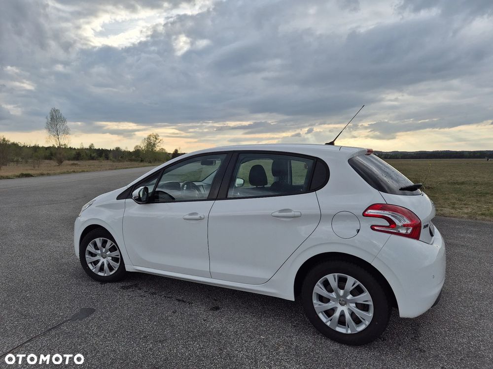Peugeot 208 - 4