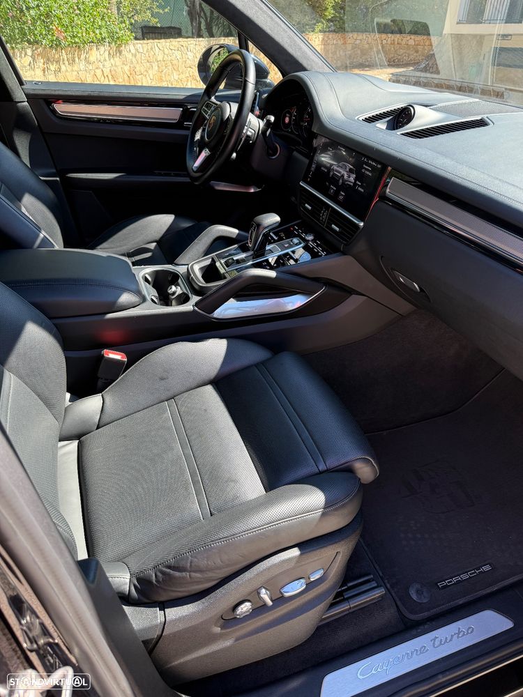 Porsche Cayenne Turbo - 10