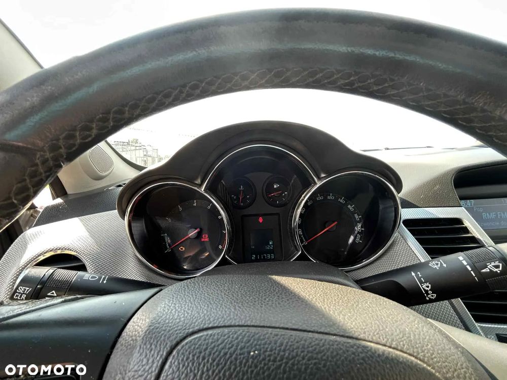Chevrolet Cruze 1.8 LS - 2