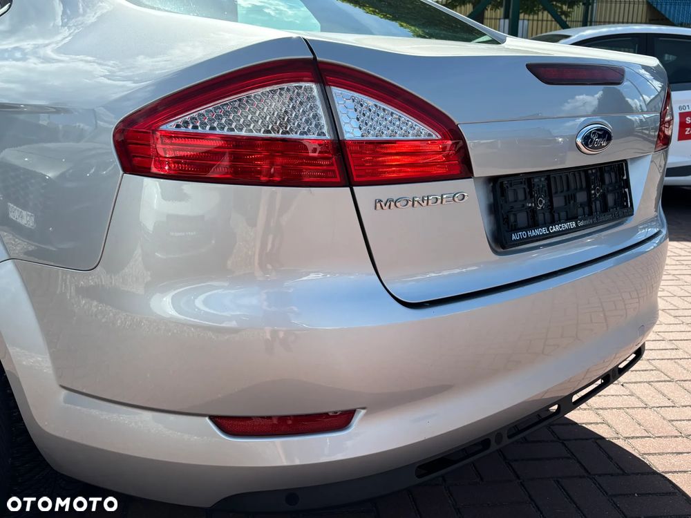 Ford Mondeo 2.0 Ghia - 7