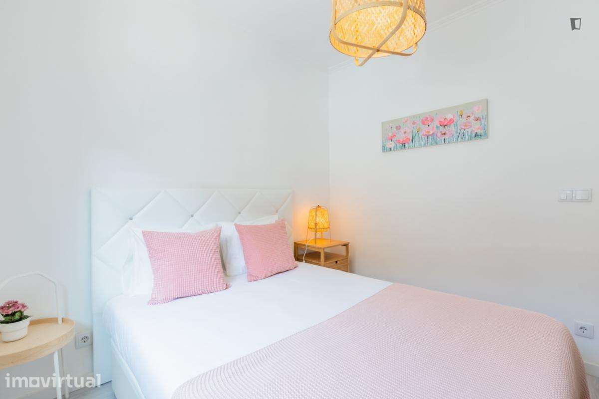 Apartamento com 2 quartos - localizado em Santa Marinha Porto - Grande imagem: 2/42