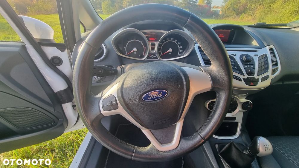 Ford Fiesta - 25
