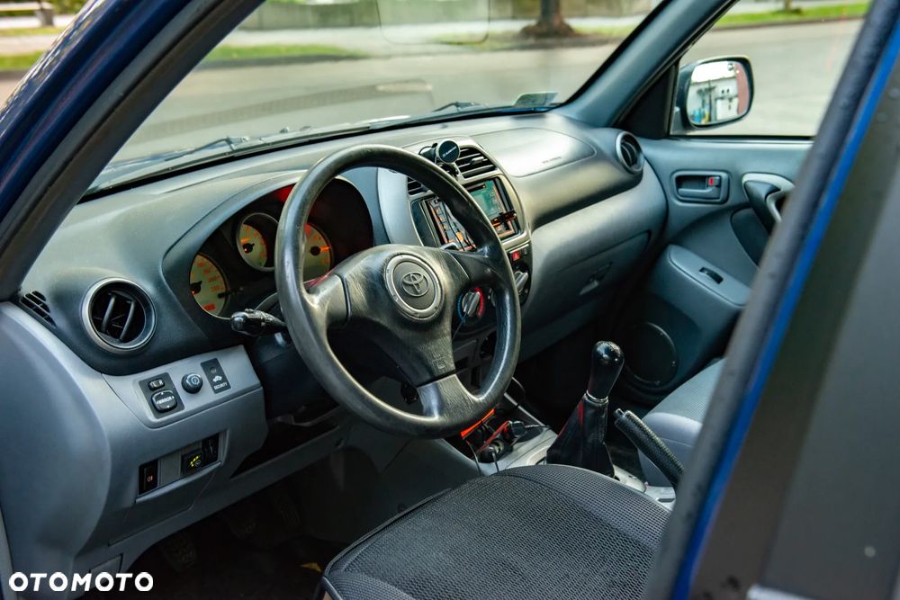Toyota RAV4 - 8