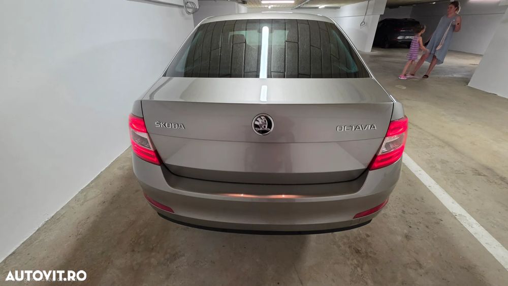 Skoda Octavia 1.6 TDI DSG Style - 3