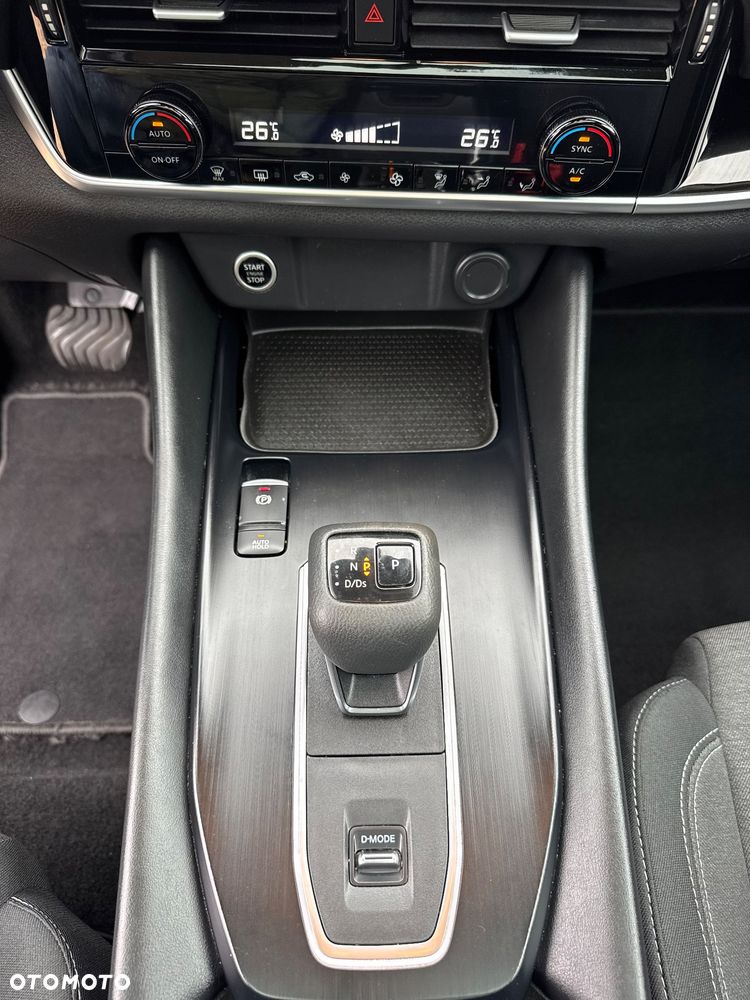 Nissan Qashqai 1.3 DIG-T N-Connecta DCT - 33