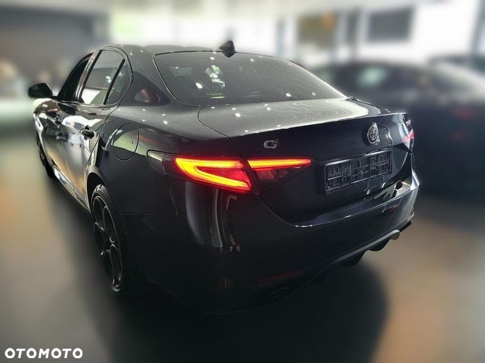 Alfa Romeo Giulia 2.0 Turbo Intensa Q4 - 6