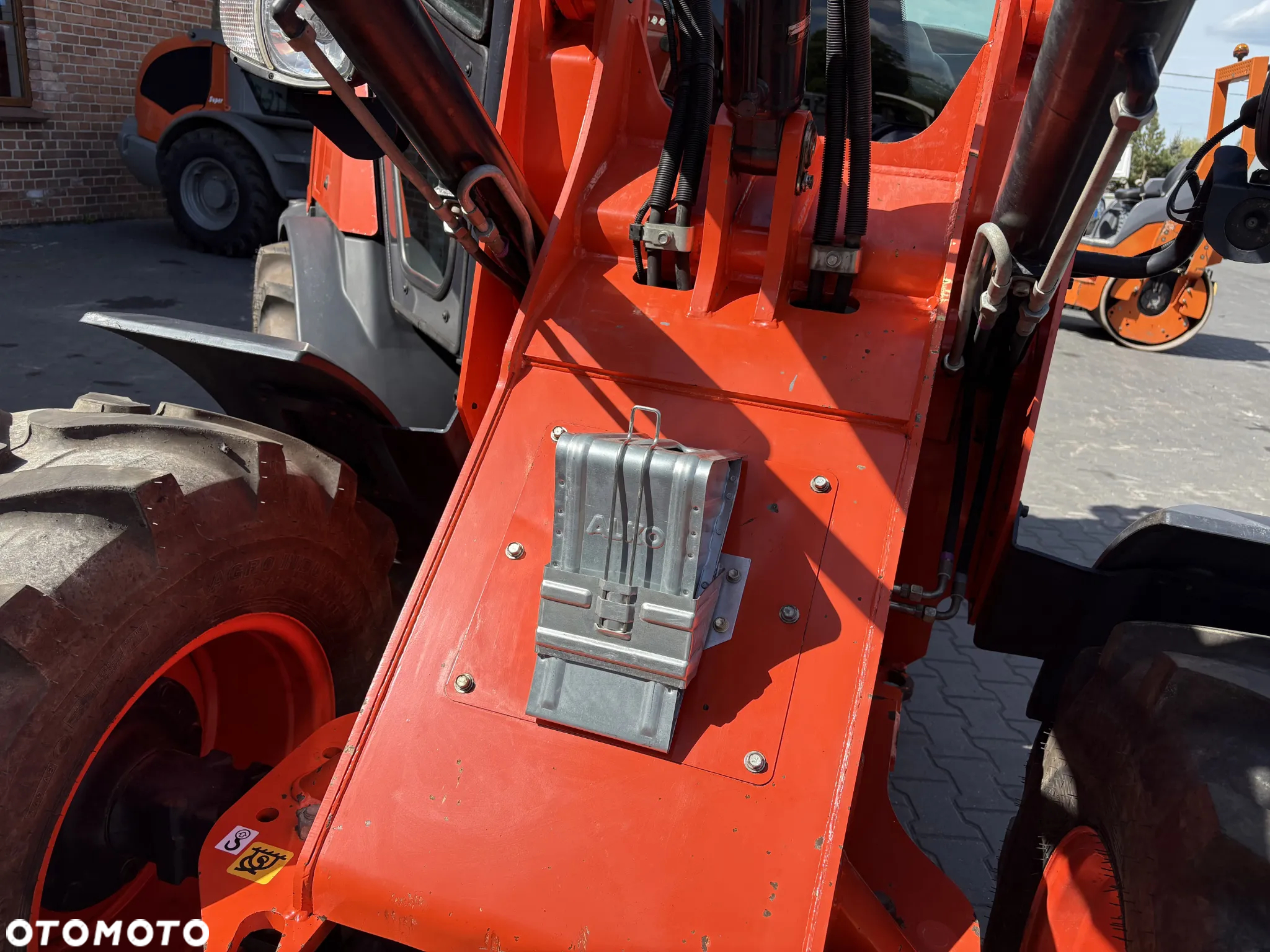 Kubota R082 - 19