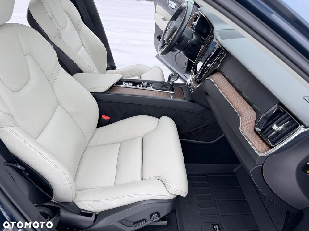 Volvo XC 60 D5 AWD Inscription - 8