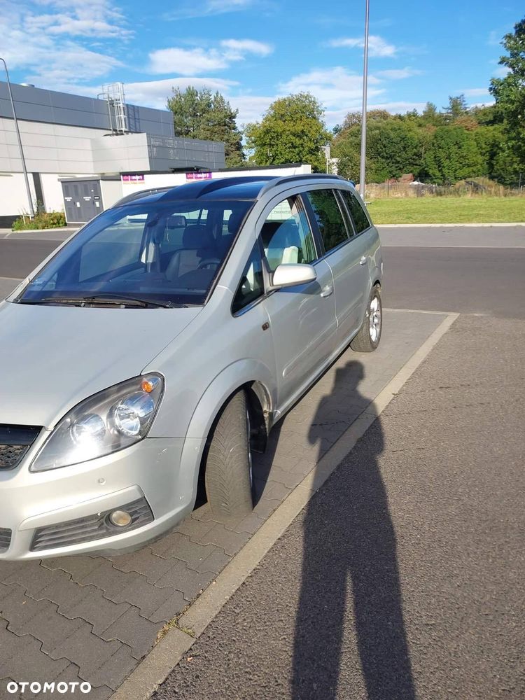 Opel Zafira - 1