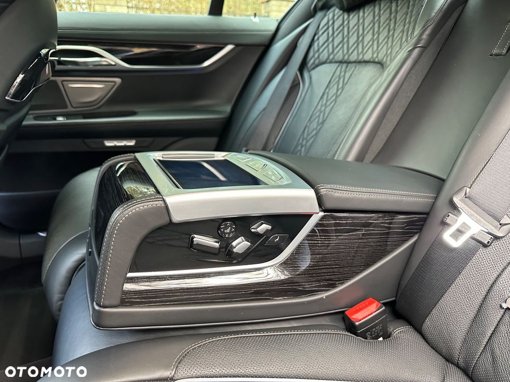 BMW Seria 7 740d xDrive - 17