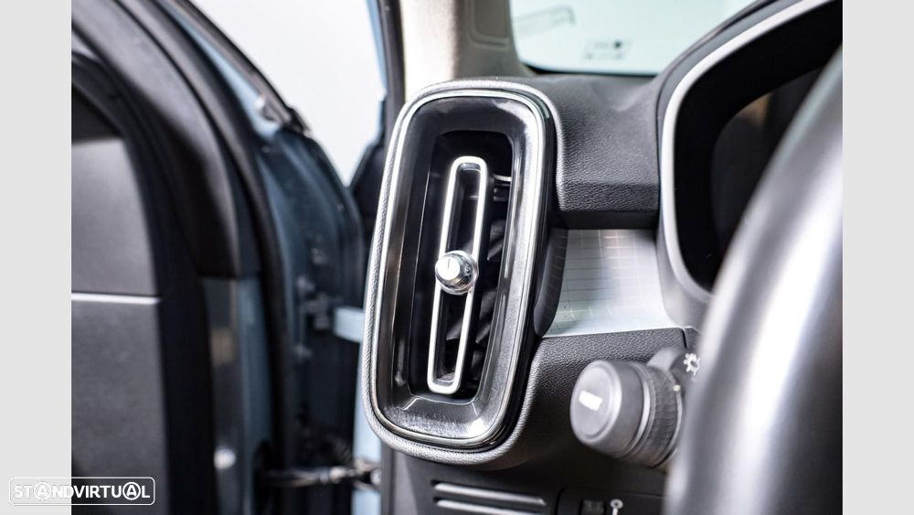 Volvo XC 40 1.5 T3 Momentum Plus - 12