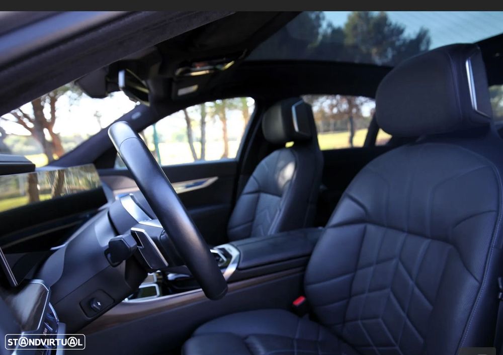 BMW i7 xDrive60 Pack Desportivo M - 8