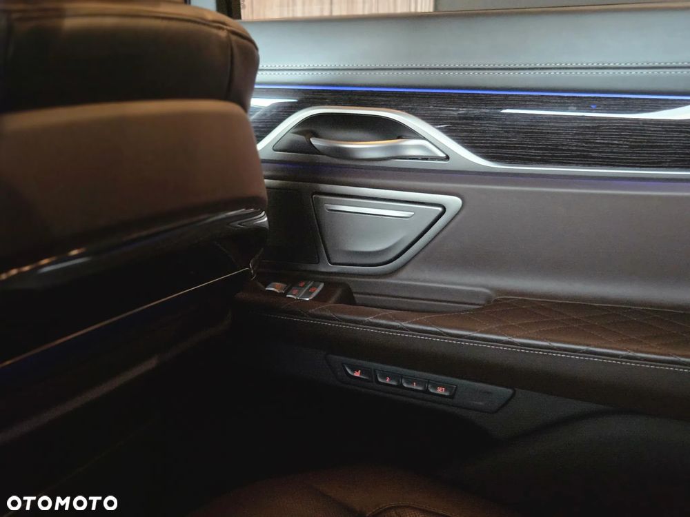 BMW Seria 7 750i xDrive sport - 22