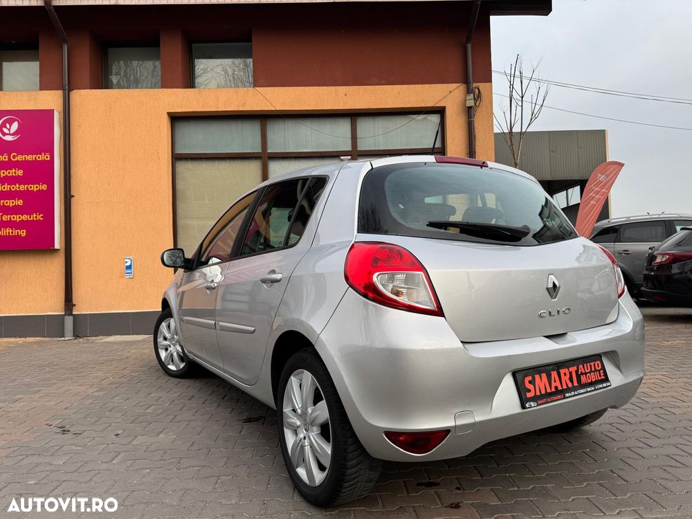 Renault Clio 2012 photo 4