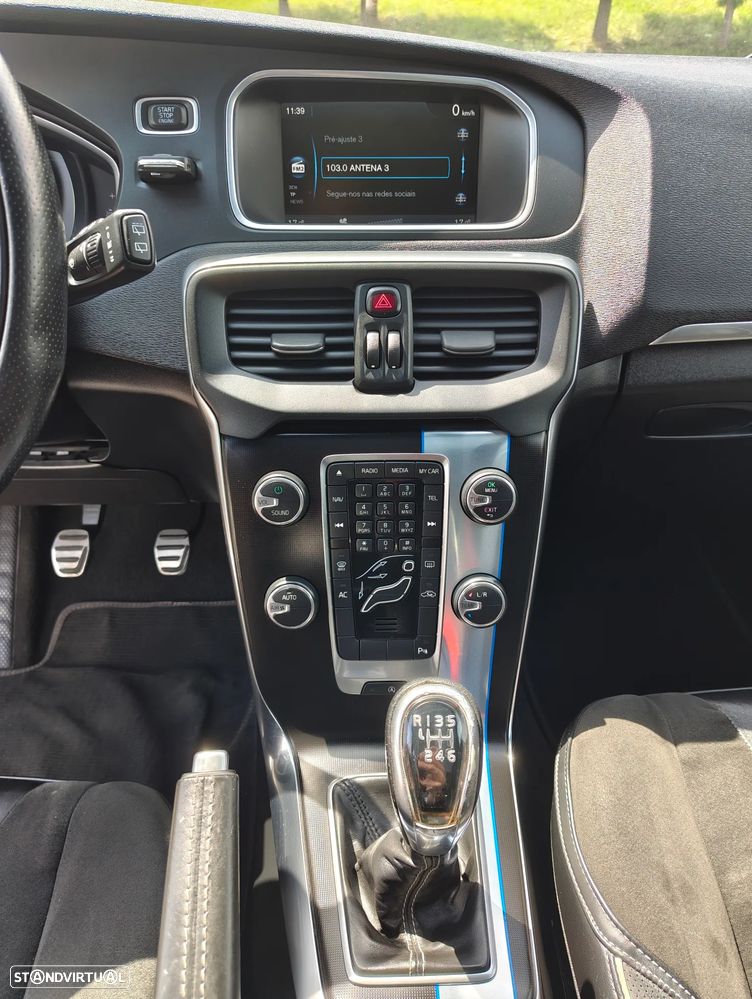 Volvo V40 D2 R Design - 8