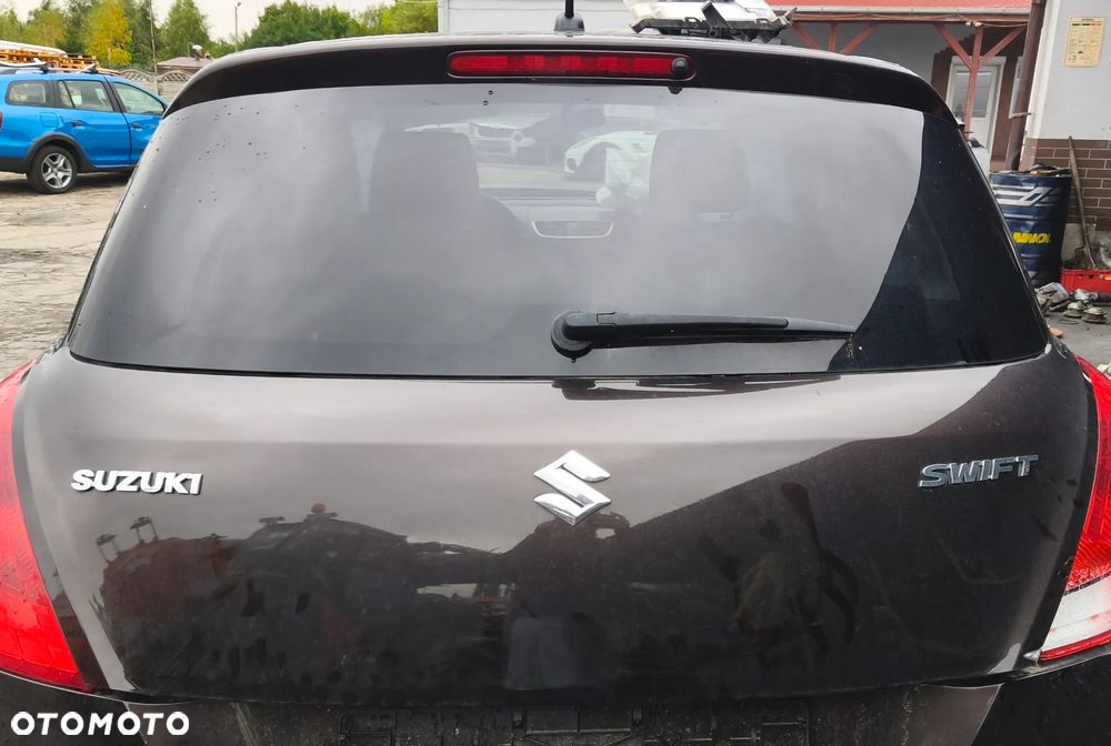SUZUKI SWIFT V 14r KLAPA BAGAŻNIKA SZYBA TYŁ KOMPLETNA ZUC - 1
