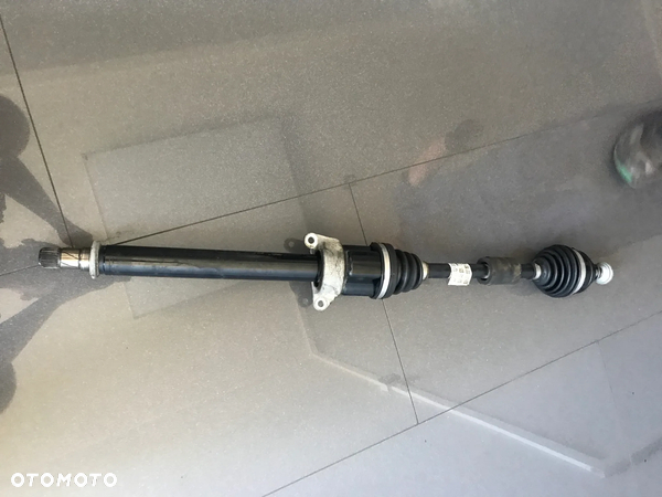 BMW X2 F39 1.5 PÓŁOŚ PRAWA DŁUGA 8681524