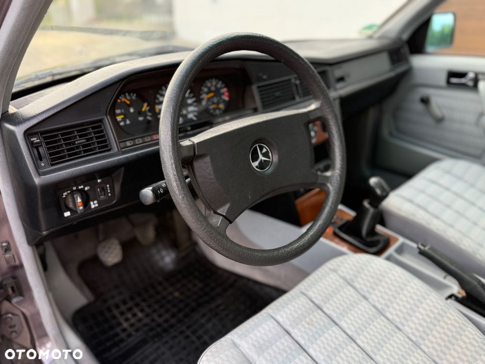 Mercedes-Benz W201 (190) - 19