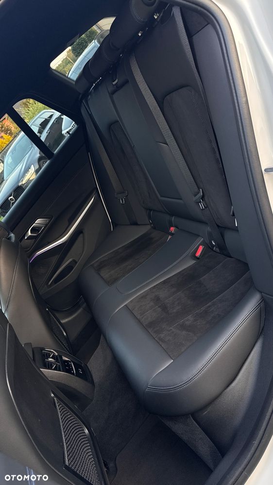 BMW Seria 3 330e M Sport - 13