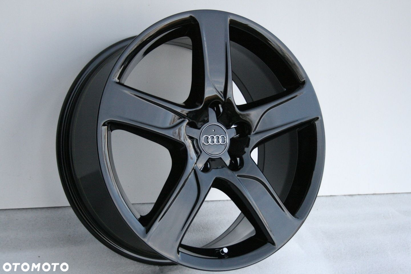 18 ORYGINALNE AUDI A6 Allroad A3 A4 A7 A8 Q5 Q3 Q2 - 2