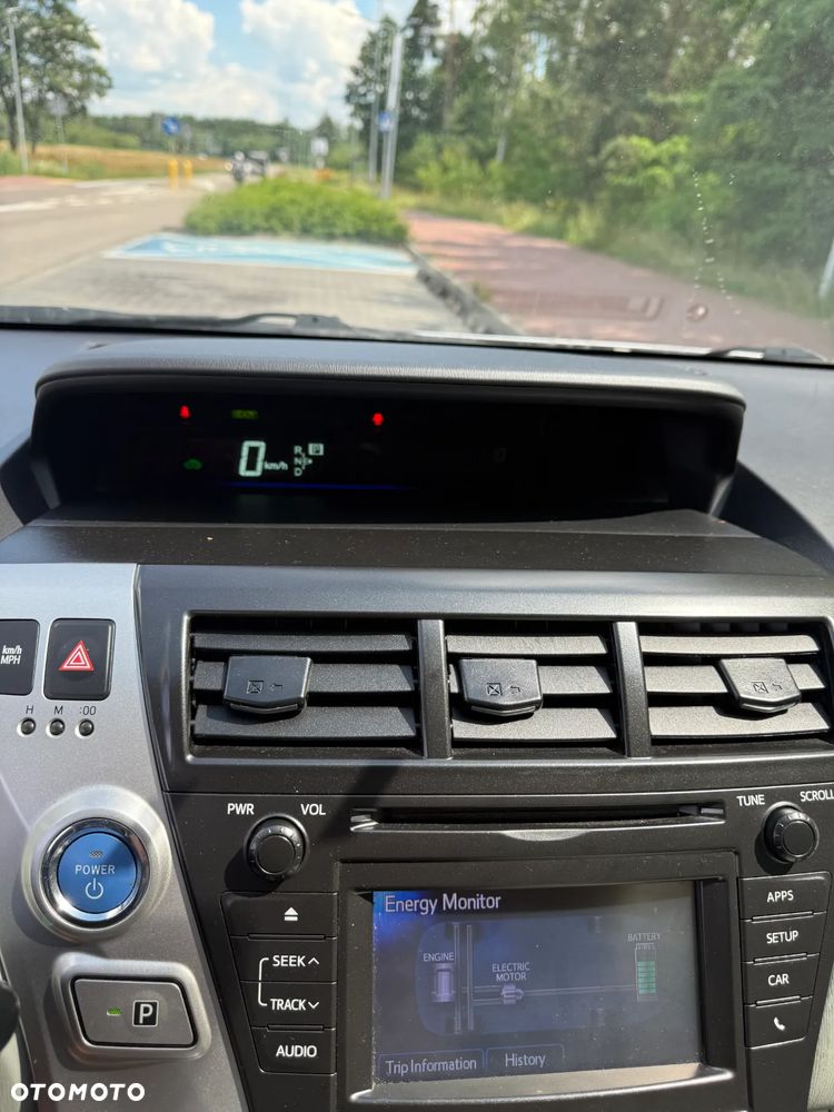 Toyota Prius+ (Hybrid) - 30
