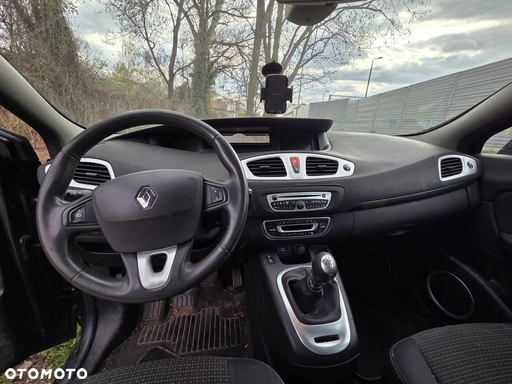 Renault Scenic 1.9 dCi FAP Dynamique - 10