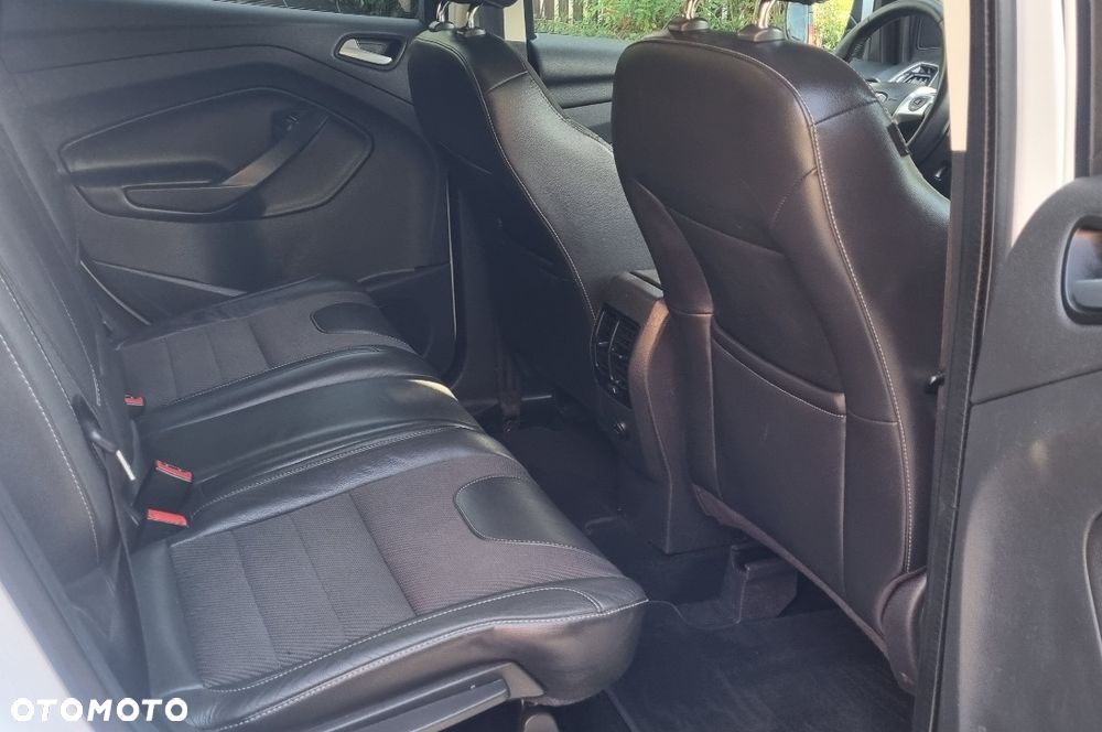 Ford Kuga 2.0 TDCi 4x4 Titanium - 17