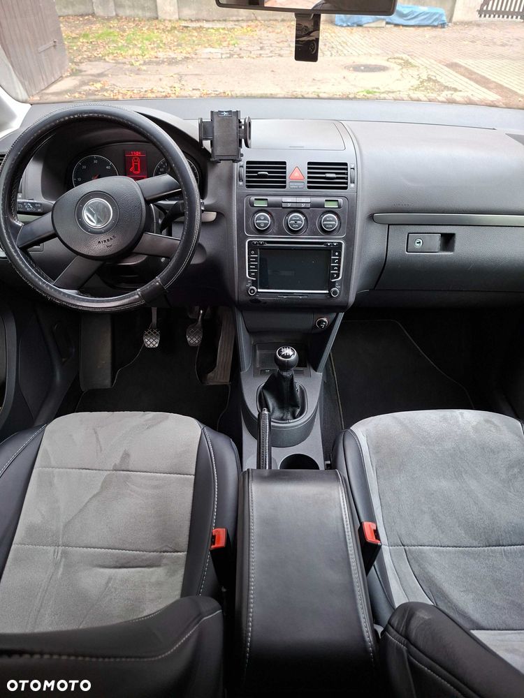 Volkswagen Touran - 8