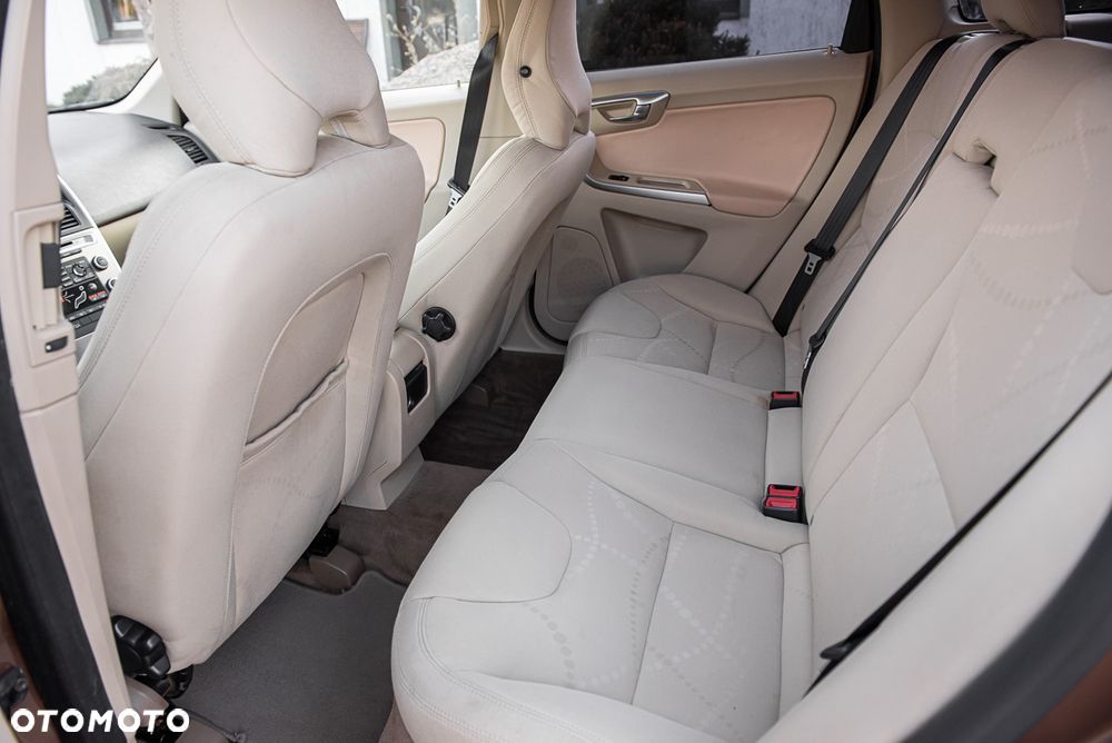 Volvo XC 60 D5 AWD Kinetic - 25
