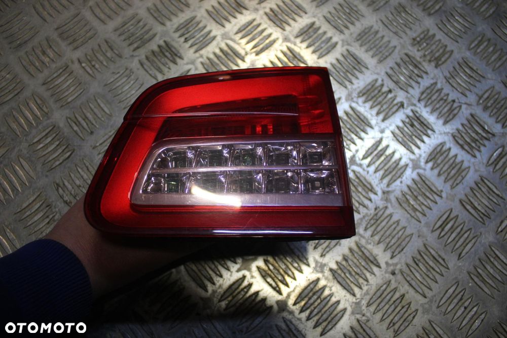 LAMPA KLAPY PRAWY TYŁ CITROEN C5 III X7 9687582980 - 2