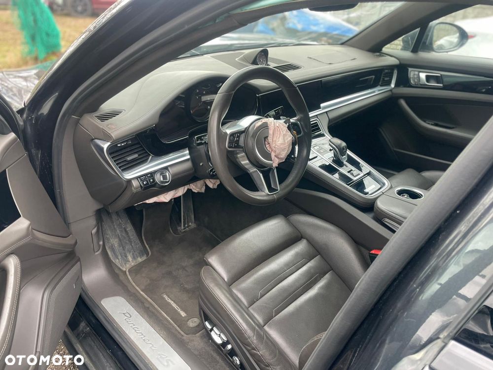 Porsche Panamera - 12